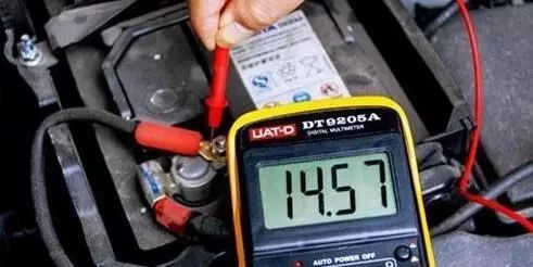 汽车电瓶充电全攻略：如何挑选充电器并正确操作